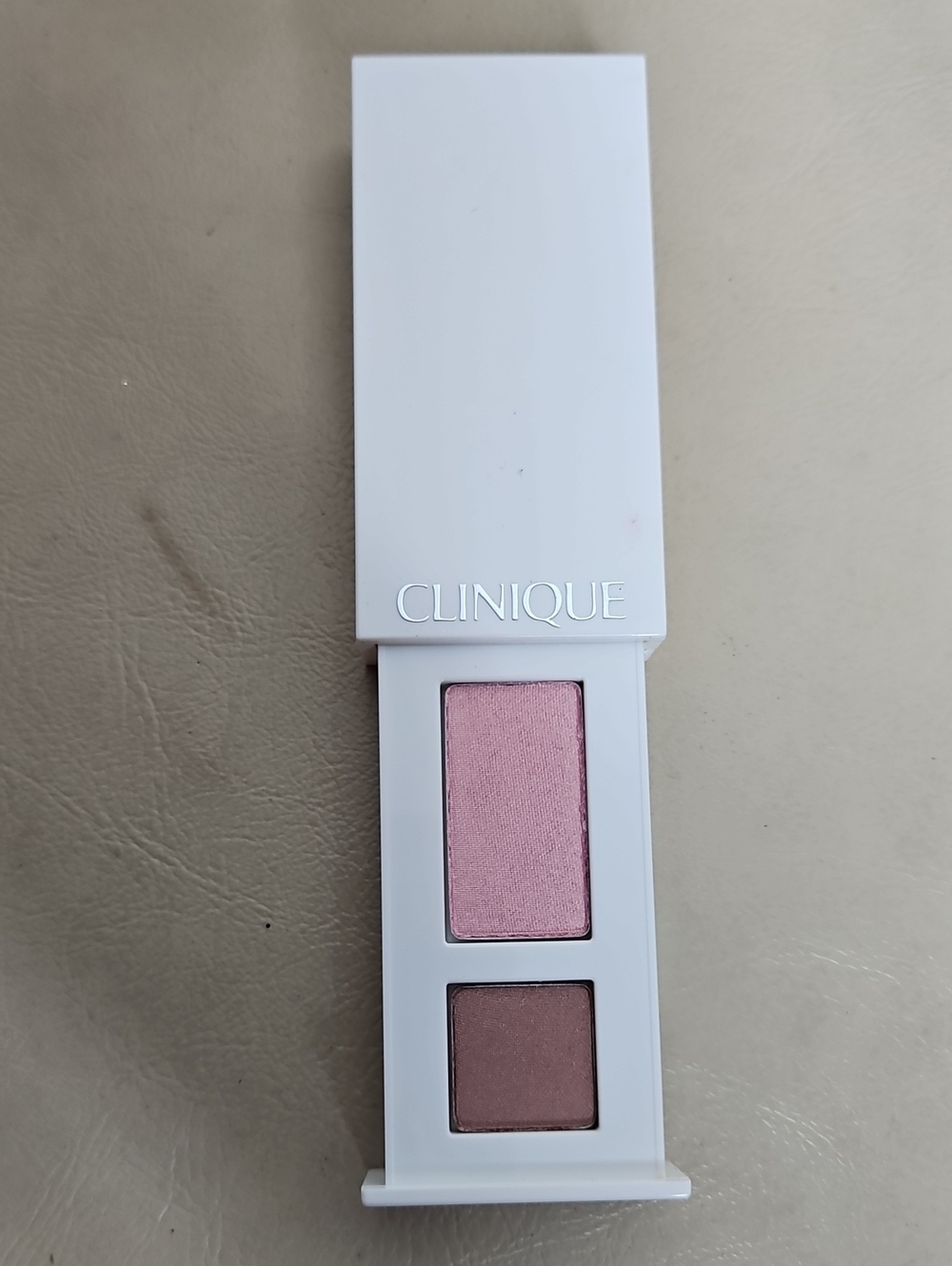 New Clinique All About Shadow Duo in the shade Strawberry Fudge